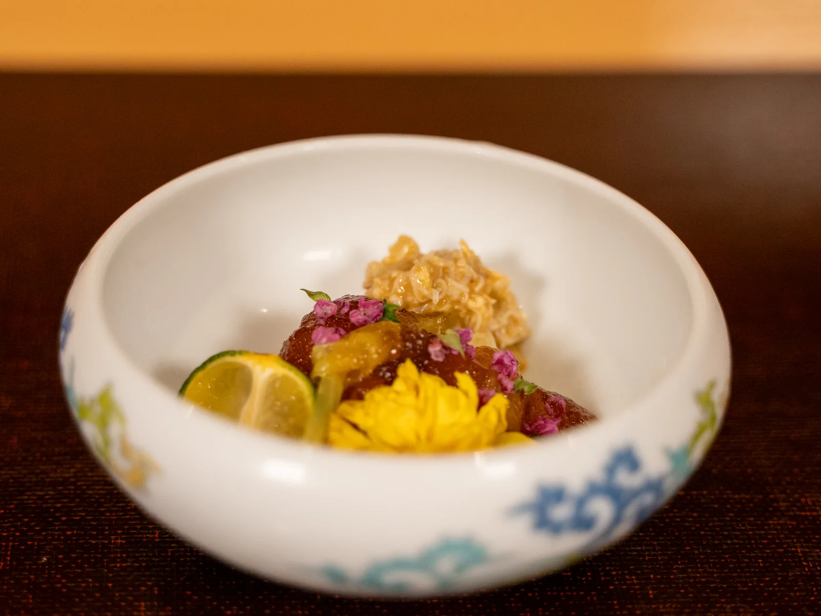 菊と柑橘を添えた毛蟹の冷皿