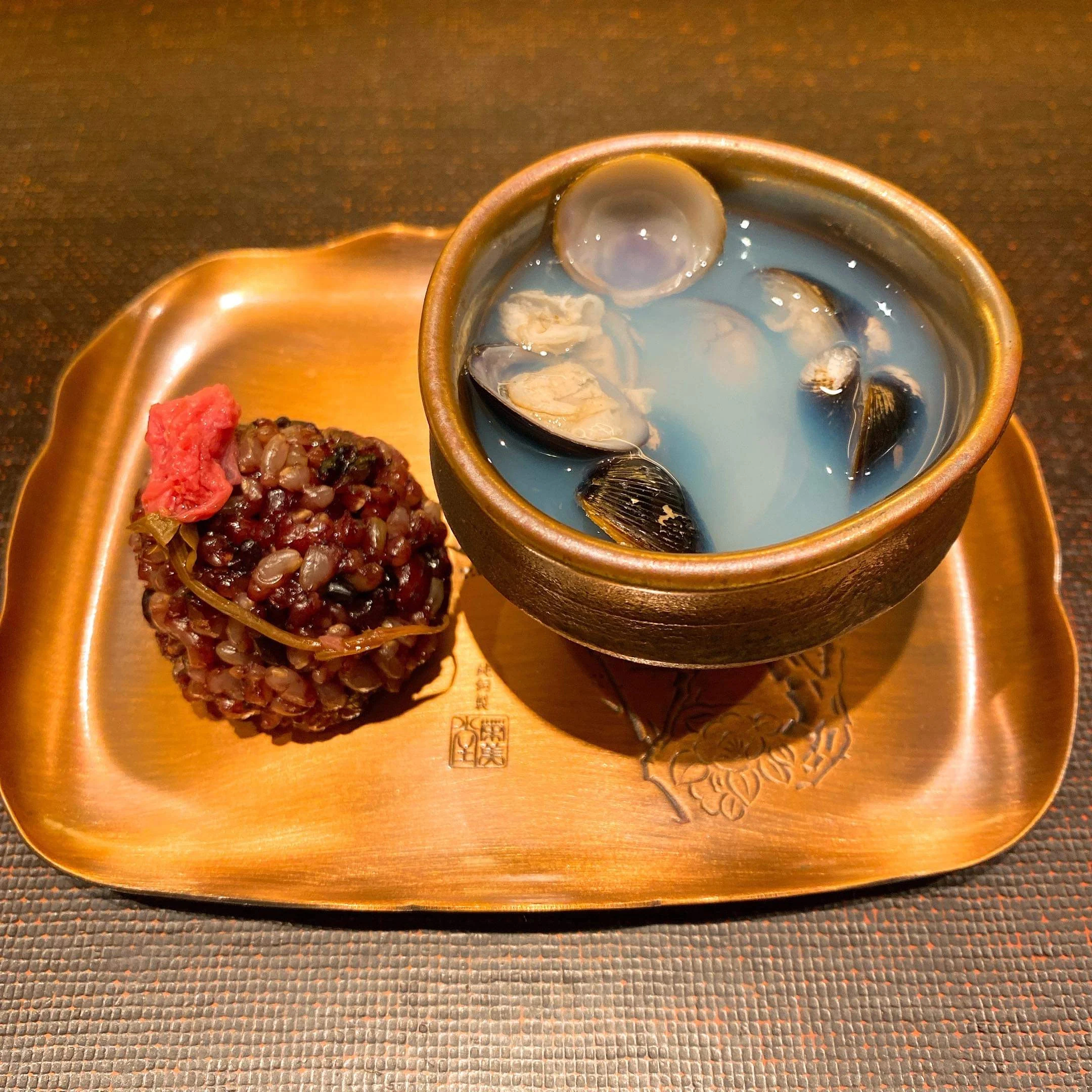 黒米のむすびと蛤の椀